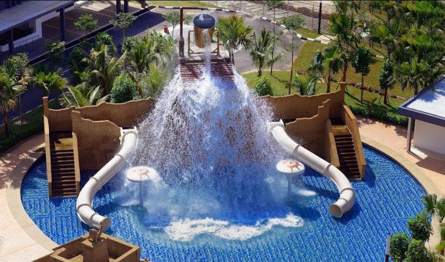 Sea View Water Theme Park At Swiss Garden Residence - 2 Bedroom Apartment Kuantan Exterior photo
